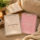 Kit 2 Camisetas Cristãs Premium | Tua Graça Me Basta e Seu Amor Me Sustenta